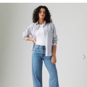 Levi's Premium “Dad Jeans” Medium Wash Blue. Relaxed Leg Loose Fit.